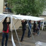 Sommerfest 2016: Zeltaufbau mit vereinten Kräften